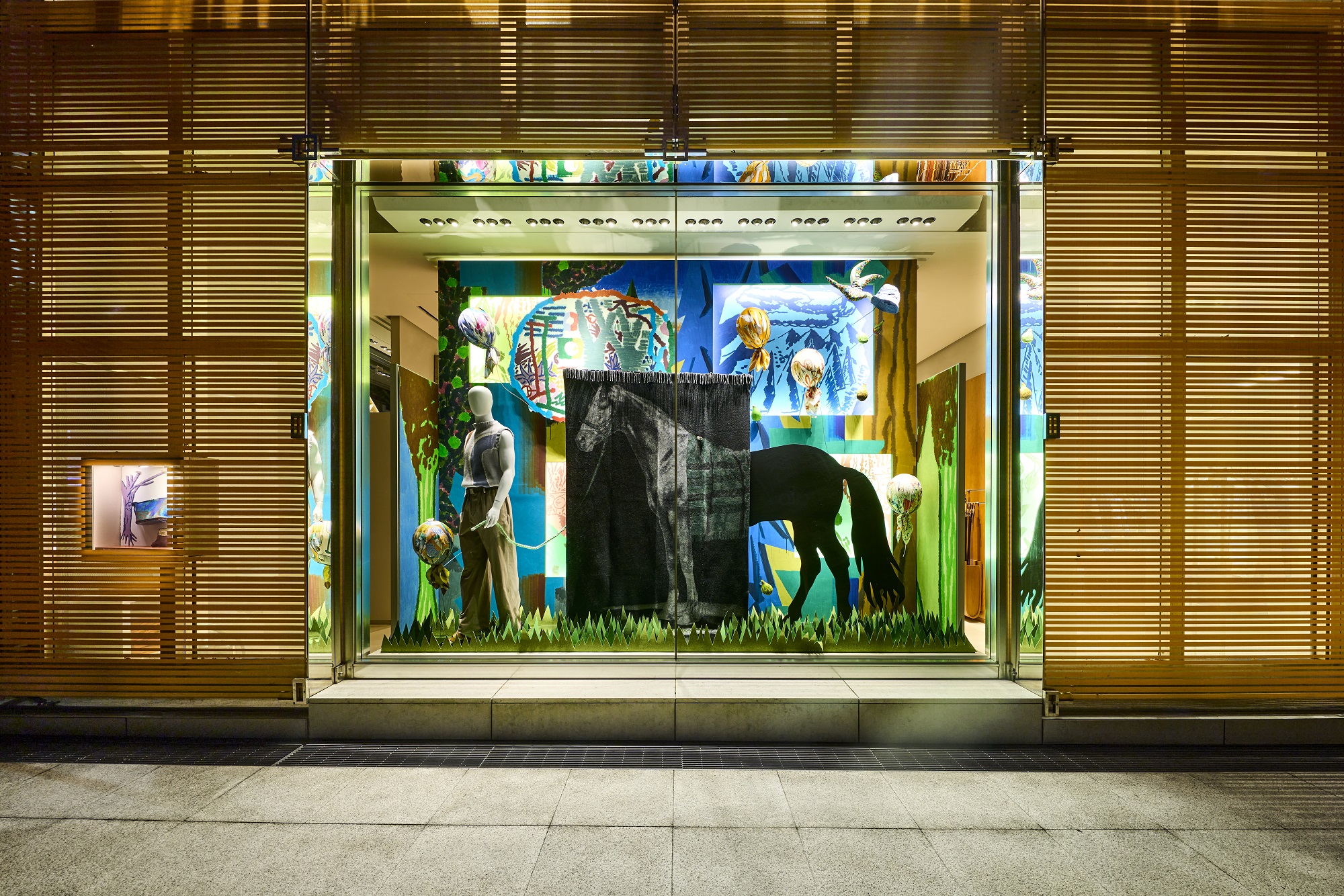 메종 에르메스 도산 파크의 봄 윈도 디스플레이